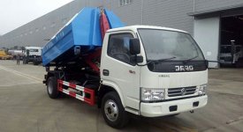 小多利卡勾臂式垃圾車(chē)